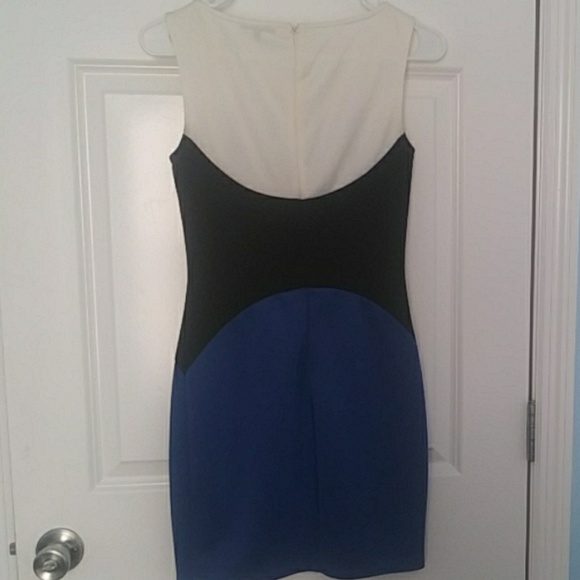 Dress - Picture 4 of 5